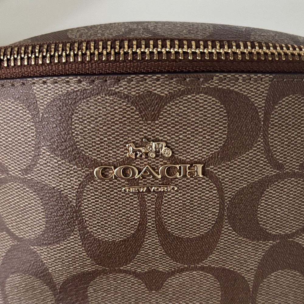 Coach Monogram Crossbody/Fanny pack or waist bag, adjustable strap. New With Tag - Picture 12 of 17